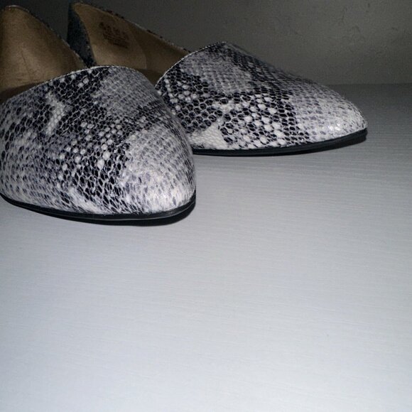 Naturalizer Tennessee Snakeskin Gray Print Pointed Dress Flats New Size 9.5 - Picture 3 of 9